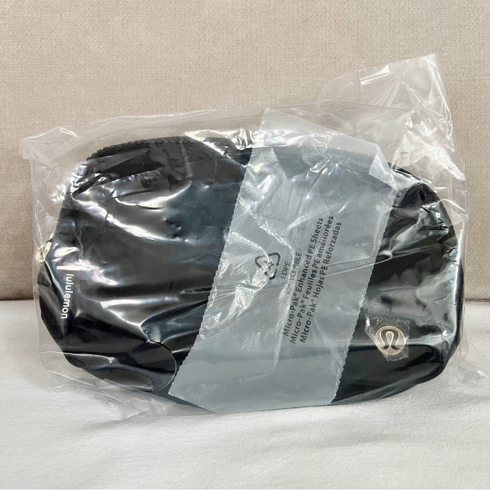 Lululemon • Everywhere Belt Bag - Picture 12 of 12